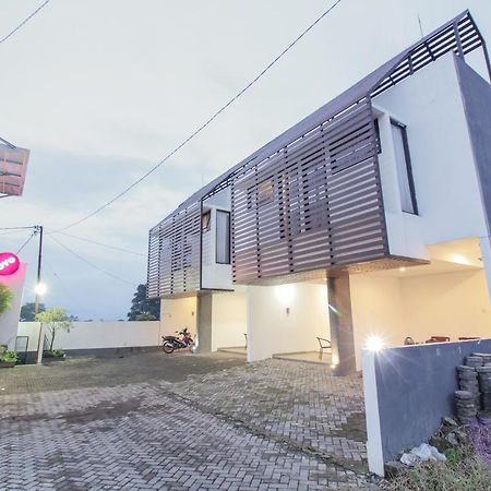 Oyo 396 Tibrae Residence Syariah Lembang Exterior photo