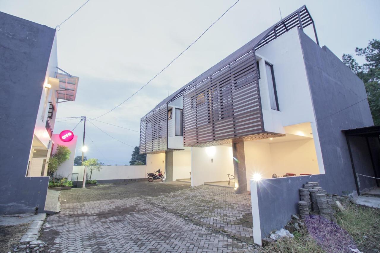 Oyo 396 Tibrae Residence Syariah Lembang Exterior photo
