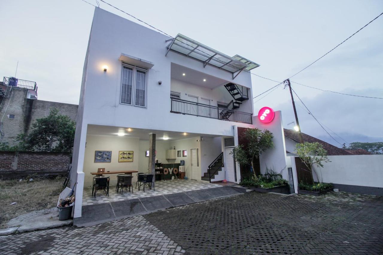 Oyo 396 Tibrae Residence Syariah Lembang Exterior photo